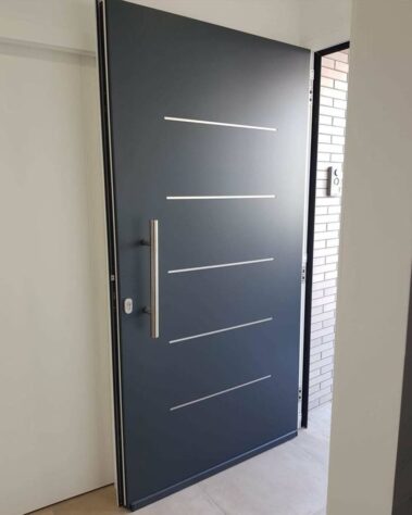 puertas de entrada en aluminio con hoja oculta!